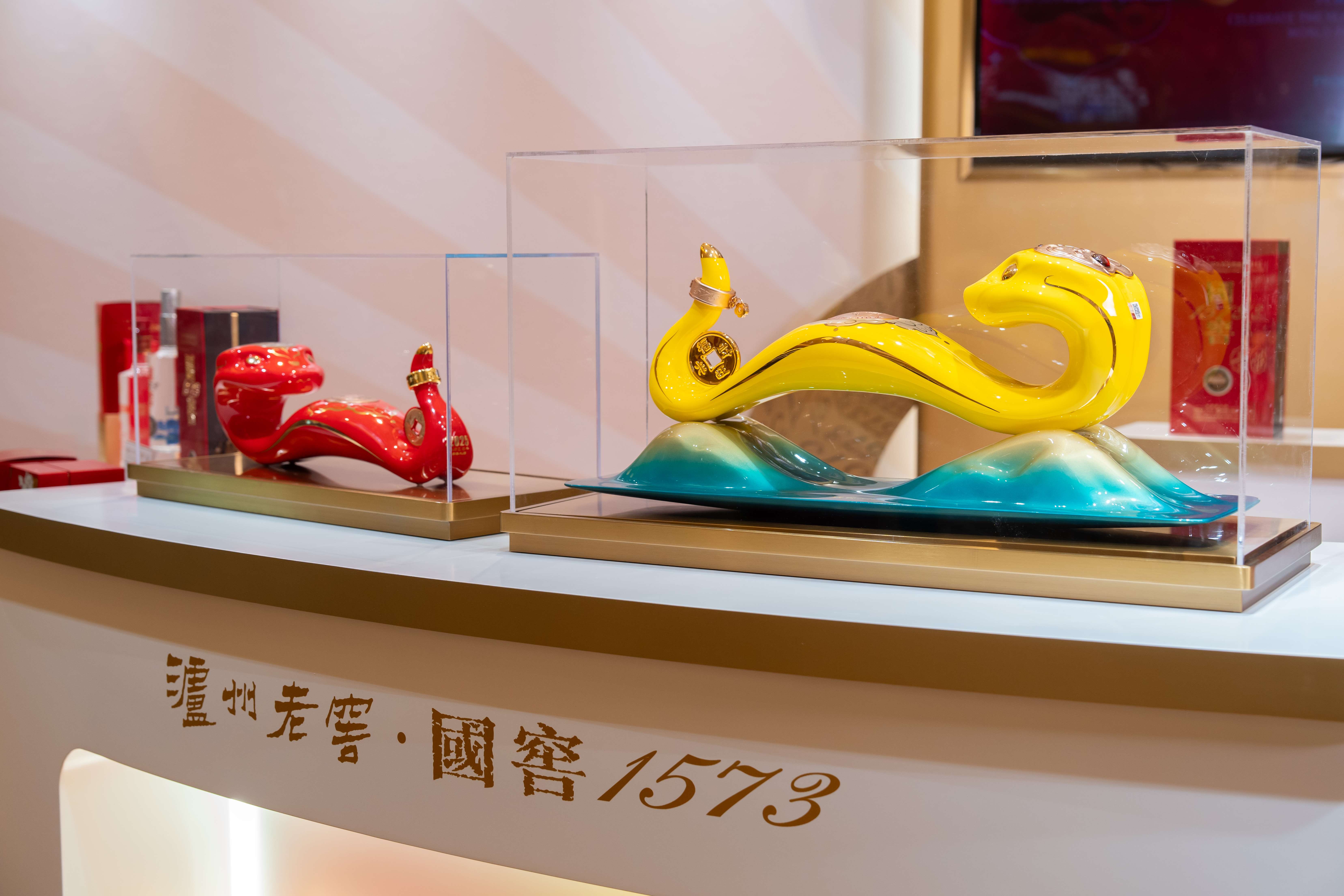 The “Guojiao 1573 · Auspicious Spirit Snake” and “Luzhou Laojiao · 2025 Year of the Yi Si Lunar New Year Gift Baijiu,” will debut at the pop-up store for the first time in Macau.